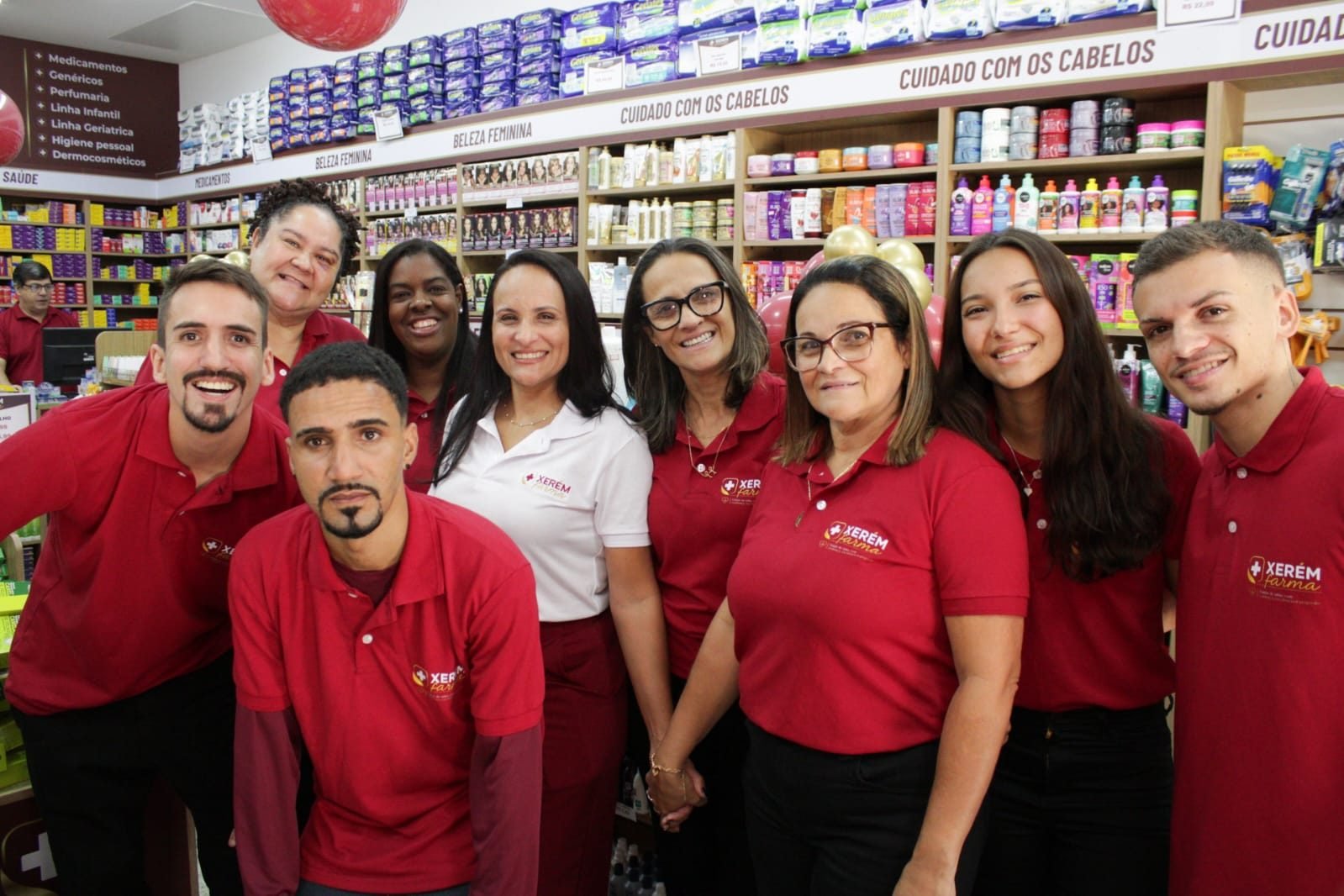 Equipe da Xerém Farma reunida na loja